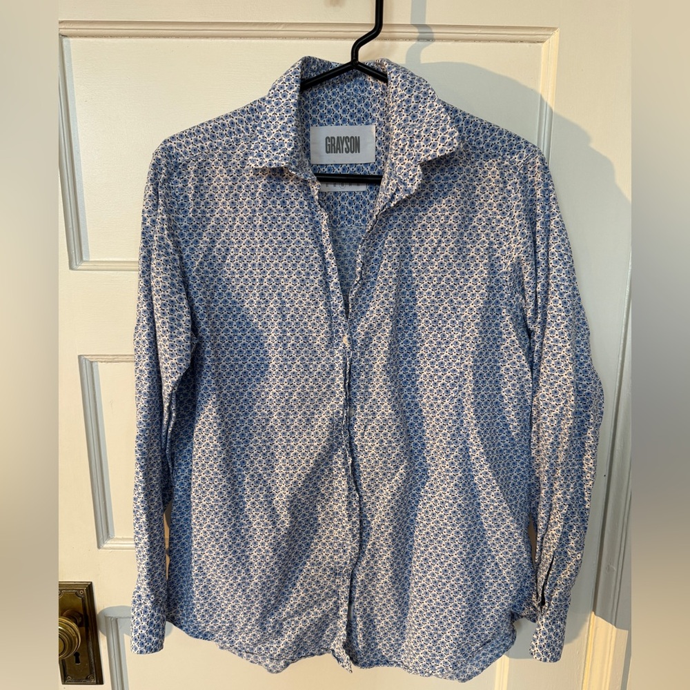 Grayson Women’s Light Blue and Navy Flower Print Button Down size 3/Medium